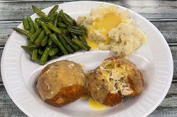 Chicken croquettes with green beans and mashed potatoes